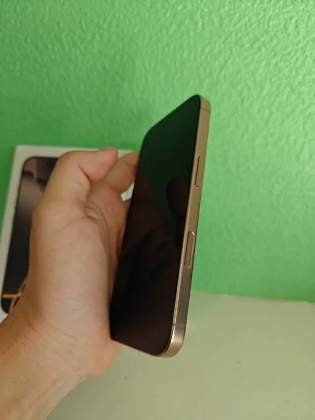 iPhone 16 Pro da 256 GB Desert