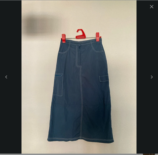 Falda midi azul/gris con bolsillos