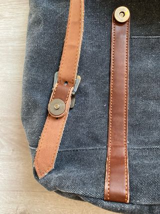 Mochila Kaukko gris y marrón