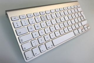 Teclado Apple Magic Keyboard inalámbrico / Teclado
