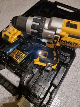 Taladro Percutor DeWalt +2 Baterías DCD996