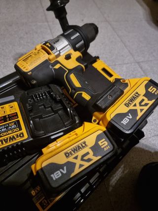 Taladro Percutor DeWalt +2 Baterías DCD996