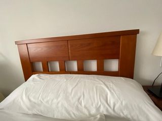 Cama nido de madera maciza. Mesita y colchones