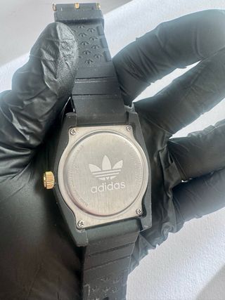 Reloj Adidas Negro y Dorado