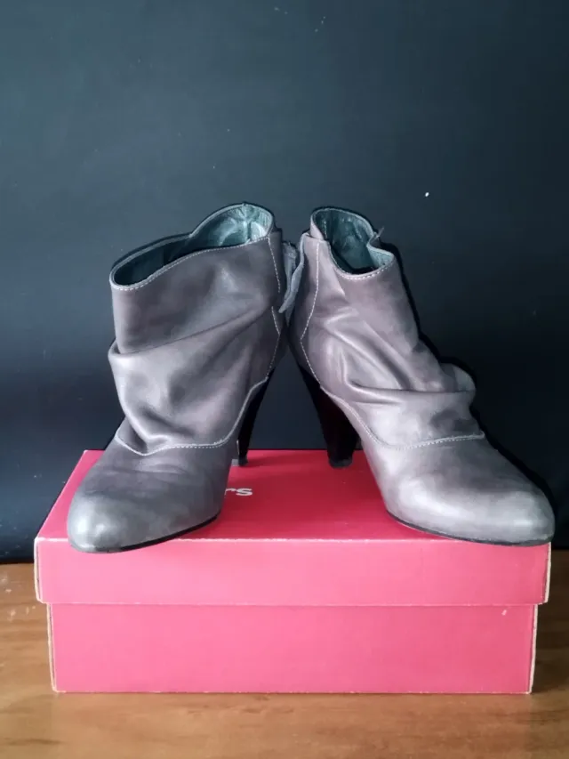 Botines grises mujer
