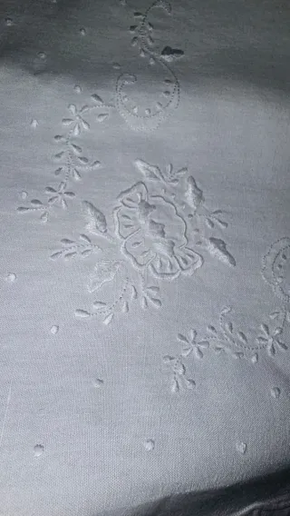 Completo letto matrimoniale ricamato a mano