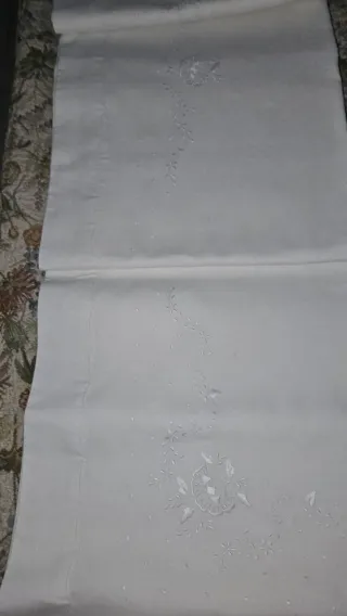 Completo letto matrimoniale ricamato a mano