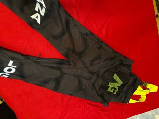 Mono de esquí/snowboard negro.
Talla M.