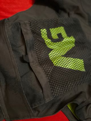 Mono de esquí/snowboard negro.
Talla M.