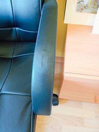 Silla de escritorio con ruedas.