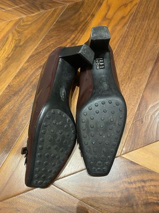 Scarpe Tod's  con fiocco, color prugna.