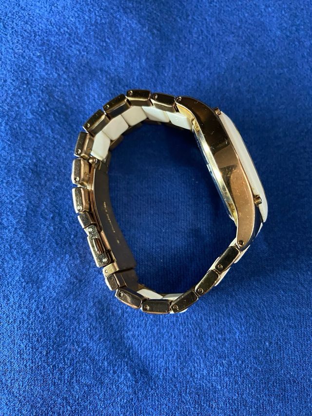 Reloj Armani Exchange Dorado y Cerámica