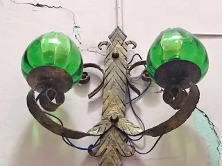 Lámpara de pared vintage verde y dorada