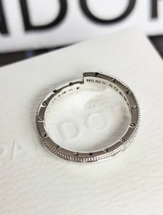 Anillo Superpuesto Circonitas y Logo