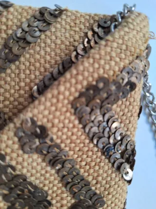 Bolso de fiesta beige y dorado