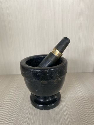 Mortaio in marmo nero