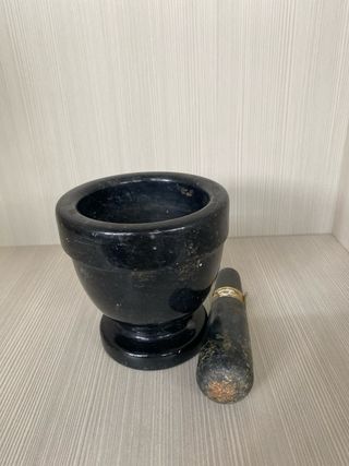 Mortaio in marmo nero