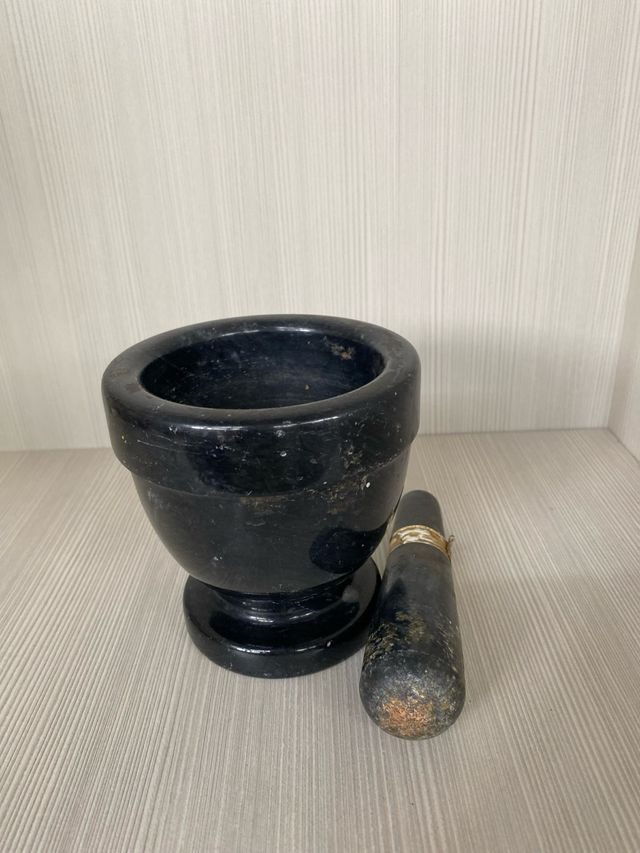 Mortaio in marmo nero