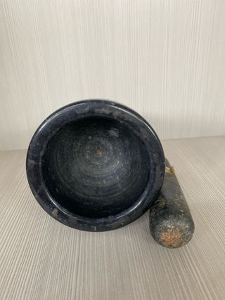 Mortaio in marmo nero