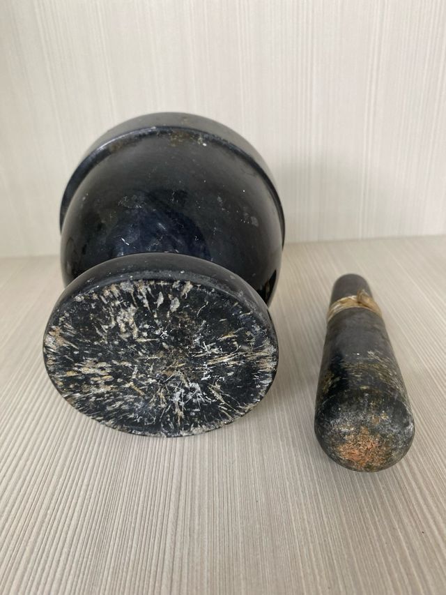 Mortaio in marmo nero