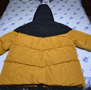 Abrigo TENTH Plumas Negro y Amarillo.