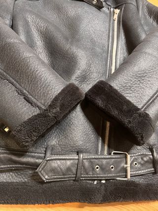 Chaquetòn biker forro pelo negro. Talla L. Zara.