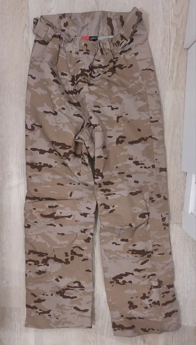 Uniforme de intemperie árido pixelado