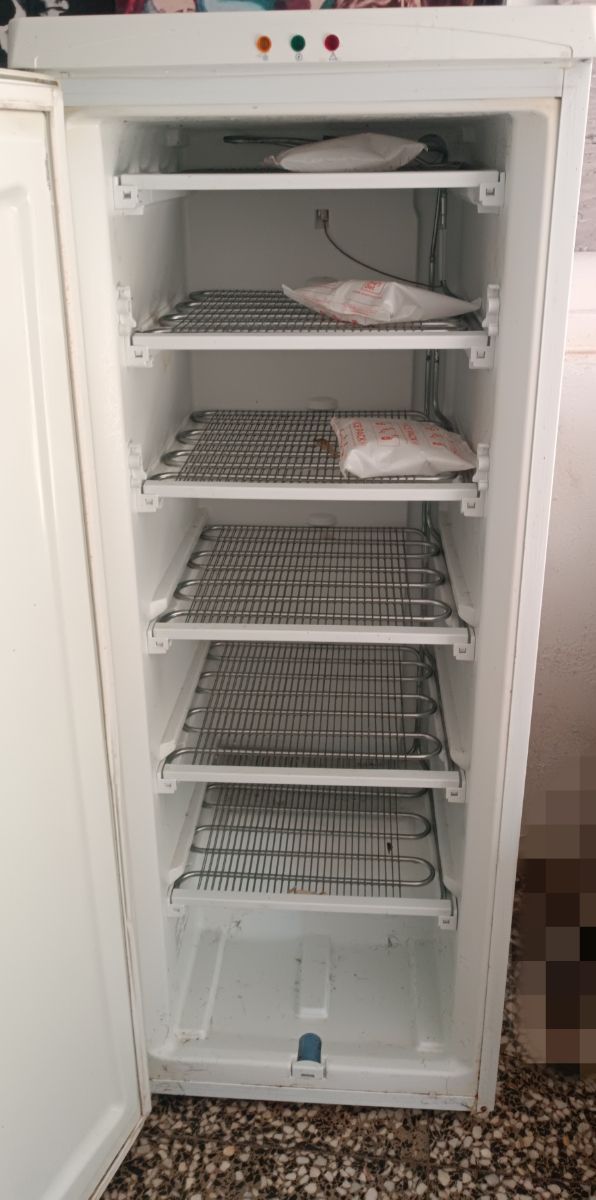 Congelador vertical blanco