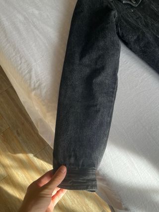 Cazadora vaquera negra forrada de borrego