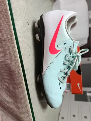 Botas de fútbol Nike niño talla 39