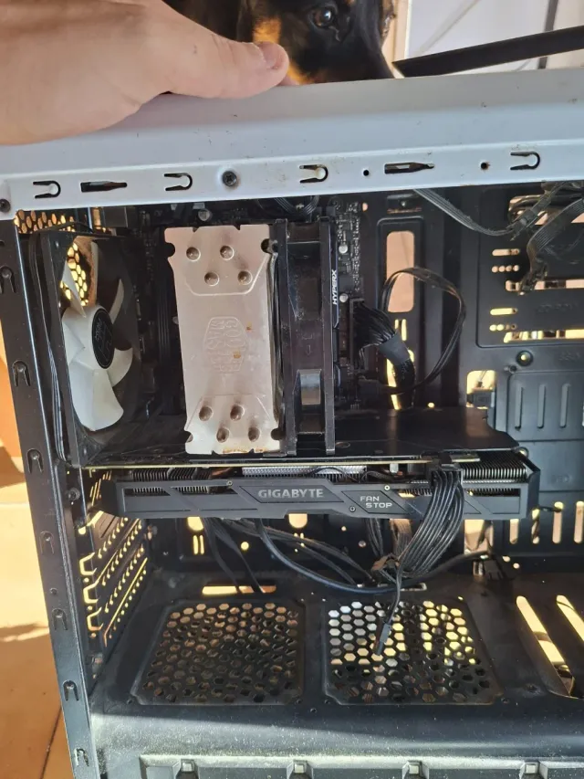 Ordenado sobremesa i5-8600 con 12 gb ram y 1060 6g