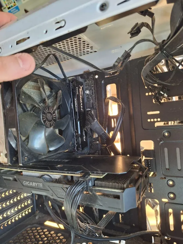 Ordenado sobremesa i5-8600 con 12 gb ram y 1060 6g