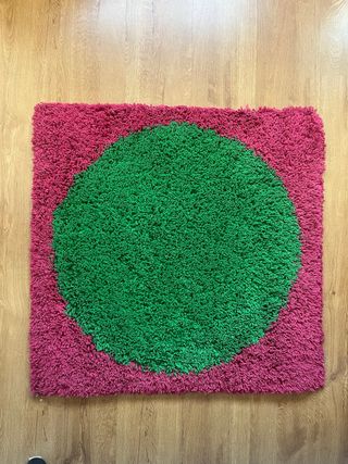Alfombra cuadrada rosa y verde