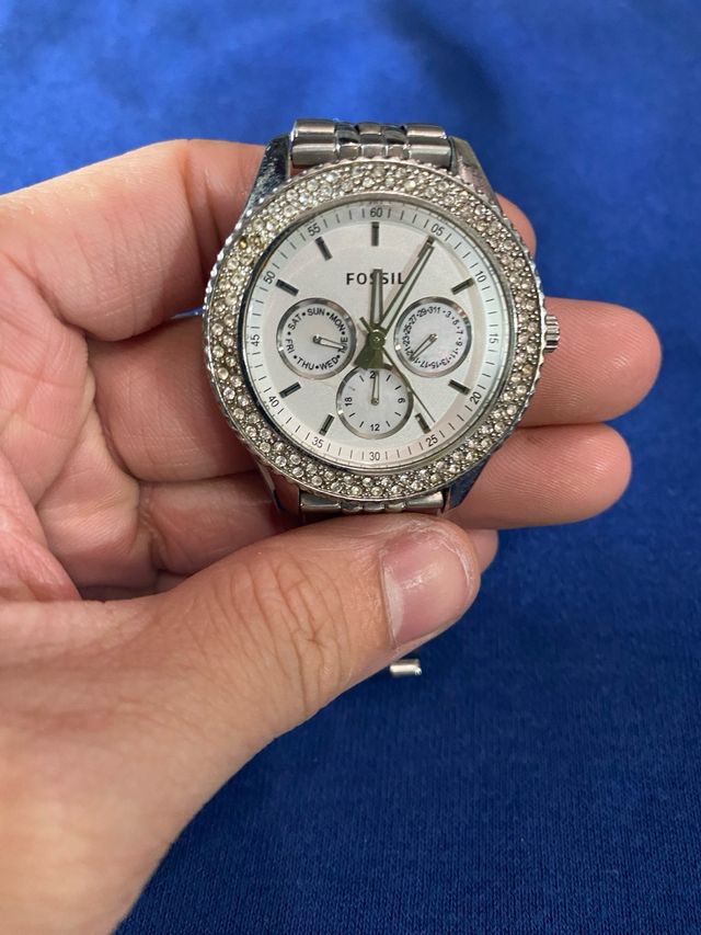 Reloj Fossil Plateado con Brillantes