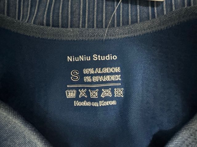 Conjunto deportivo azul