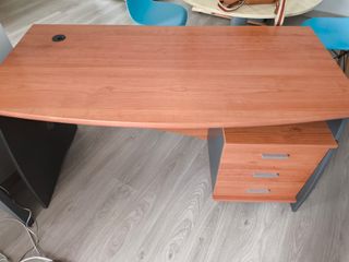 Mesa de oficina madera color cerezo