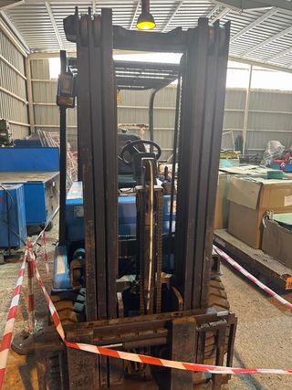 Carretilla elevadora frontal NICHIYU