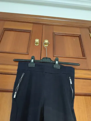 Pantalón chándal negro con cremalleras
