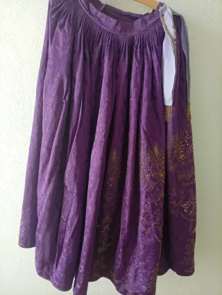 Traje de Fallera Morado y Dorado