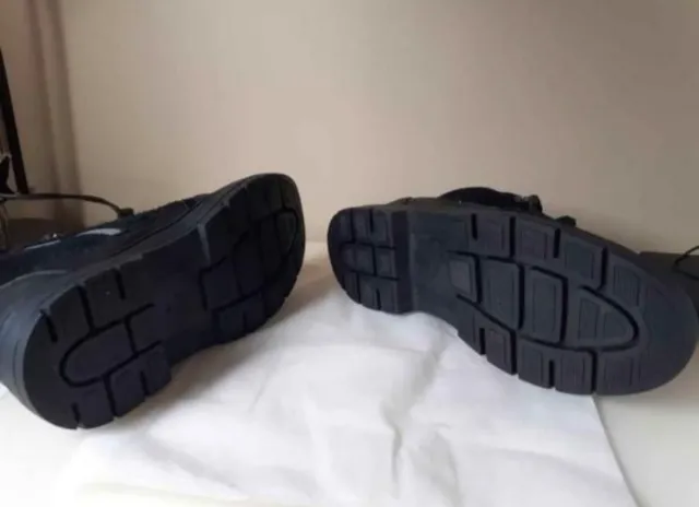 Botas de montaña de piel y goma a estrenar 