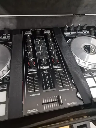 Controlador DJ Pioneer DDJ-SR2 + Maletín