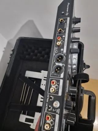 Controlador DJ Pioneer DDJ-SR2 + Maletín