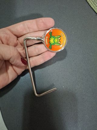 Colgador de bolso para mesa