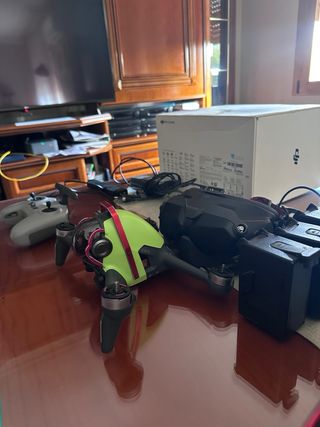 DJI FPV Combo Drone + 3 Baterías + Maleta+ Lentes