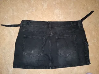 Falda vaquera negra con bolsillos