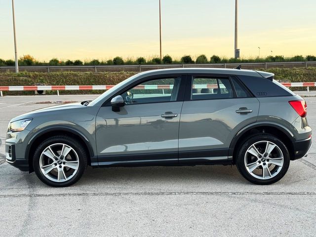Audi Q2 DESIGN 35 TFSI S TRONIC con LEVAS, CONTROL DE VELOCIDAD...