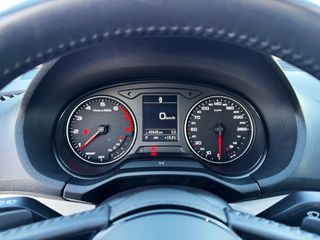 Audi Q2 DESIGN 35 TFSI S TRONIC con LEVAS, CONTROL DE VELOCIDAD...