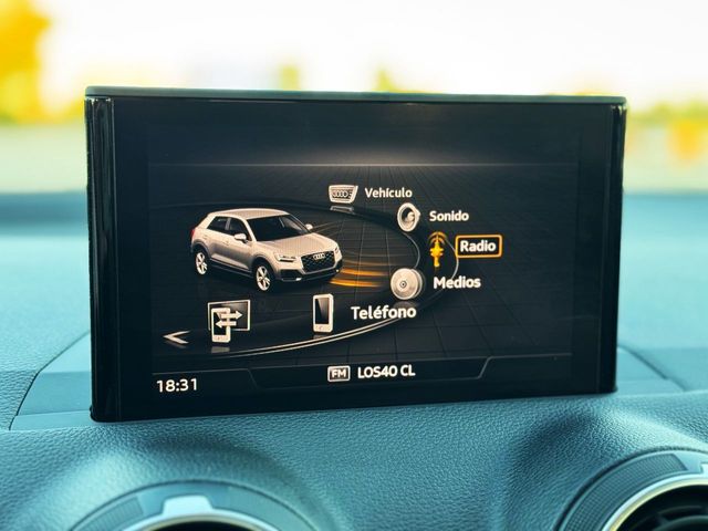 Audi Q2 DESIGN 35 TFSI S TRONIC con LEVAS, CONTROL DE VELOCIDAD...