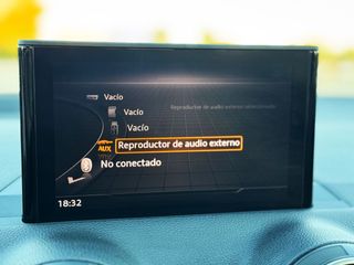 Audi Q2 DESIGN 35 TFSI S TRONIC con LEVAS, CONTROL DE VELOCIDAD...