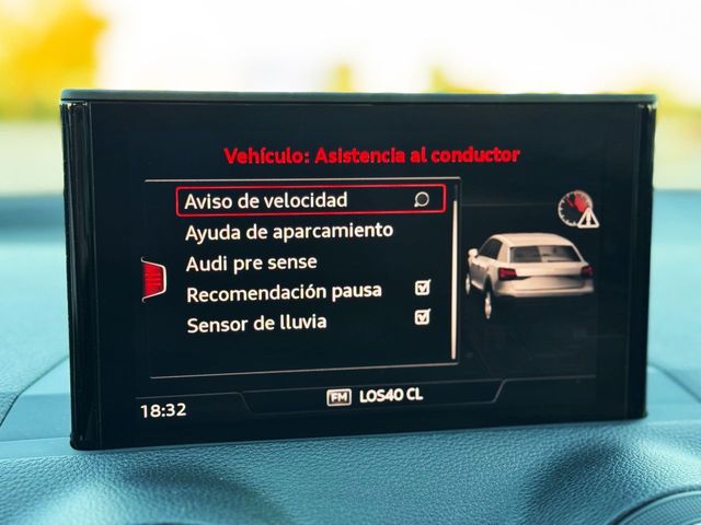 Audi Q2 DESIGN 35 TFSI S TRONIC con LEVAS, CONTROL DE VELOCIDAD...